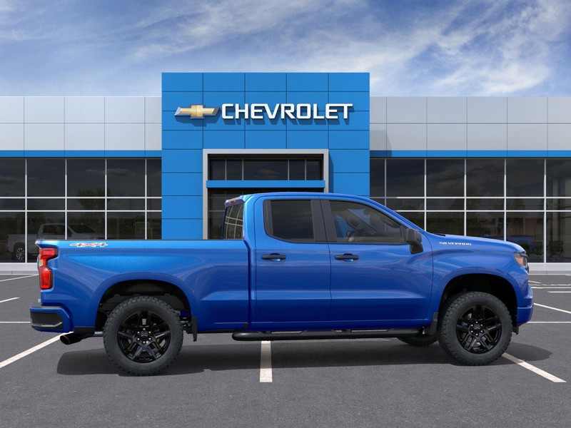 Chevrolet Silverado 1500 Vehicle Full-screen Gallery Image 5