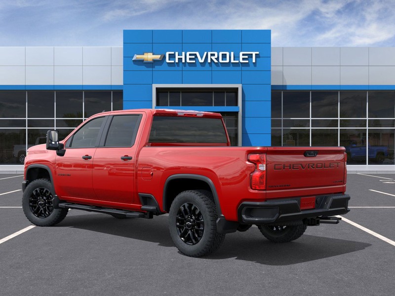 Chevrolet Silverado 2500HD Vehicle Full-screen Gallery Image 3