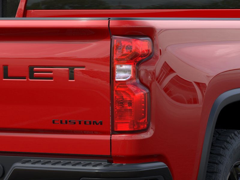 Chevrolet Silverado 2500HD Vehicle Full-screen Gallery Image 11