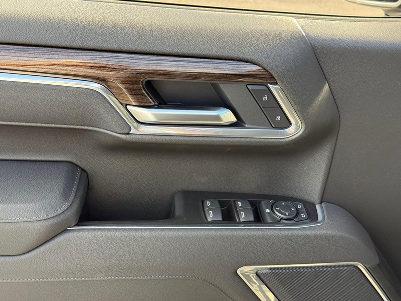 Chevrolet Silverado 1500 Vehicle Full-screen Gallery Image 10