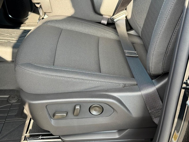 Chevrolet Silverado 1500 Vehicle Full-screen Gallery Image 11