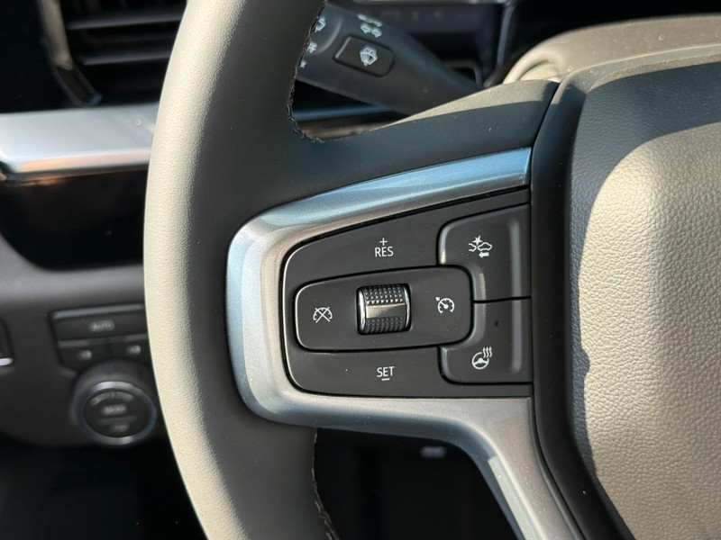 Chevrolet Silverado 1500 Vehicle Full-screen Gallery Image 13