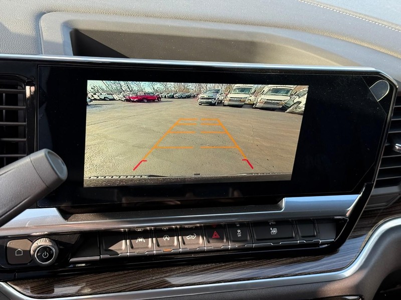 Chevrolet Silverado 1500 Vehicle Full-screen Gallery Image 16