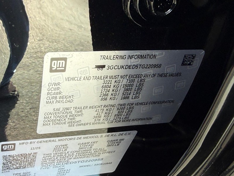 Chevrolet Silverado 1500 Vehicle Full-screen Gallery Image 17