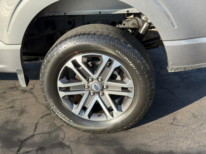 Ford F-150 Vehicle Full-screen Gallery Image 4