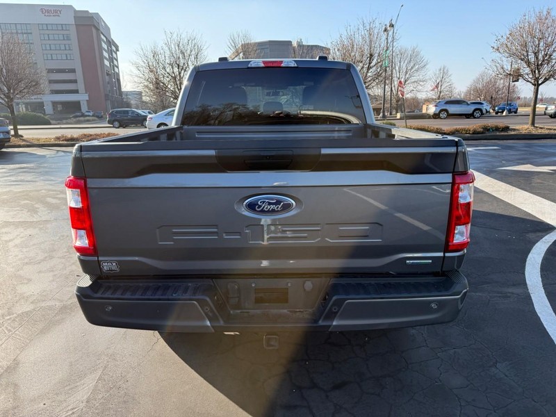 Ford F-150 Vehicle Full-screen Gallery Image 6