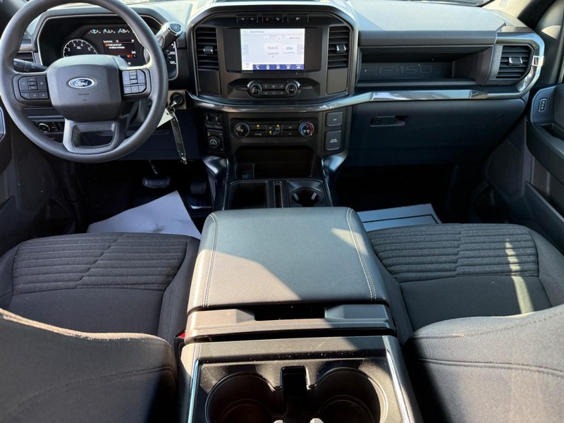 Ford F-150 Vehicle Full-screen Gallery Image 11