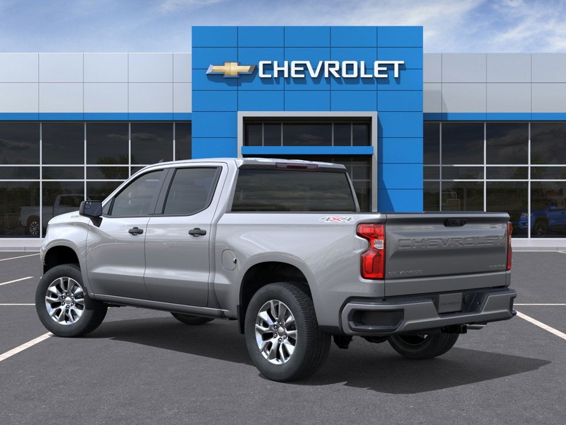 Chevrolet Silverado 1500 Vehicle Full-screen Gallery Image 3