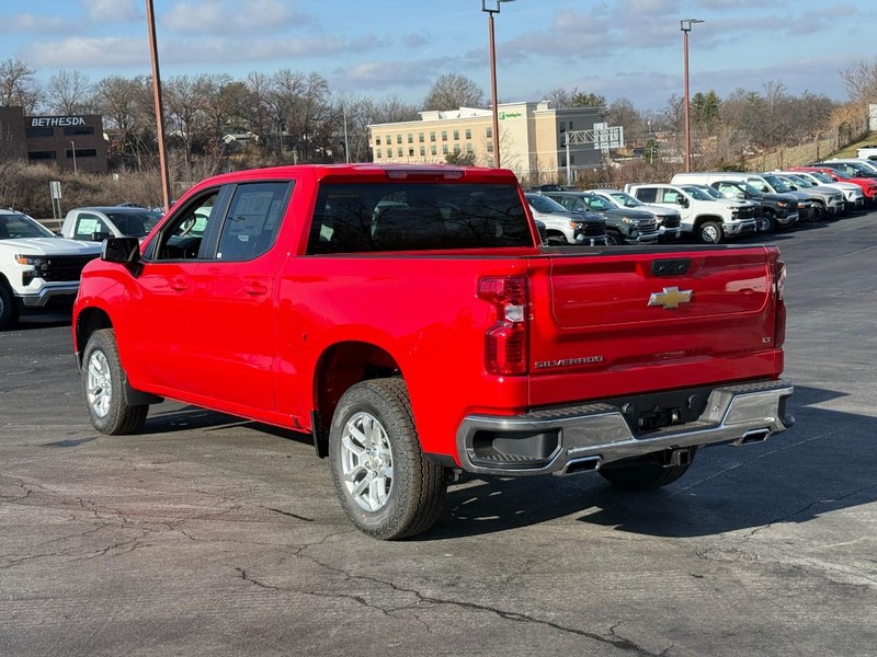 Chevrolet Silverado 1500 Vehicle Full-screen Gallery Image 3