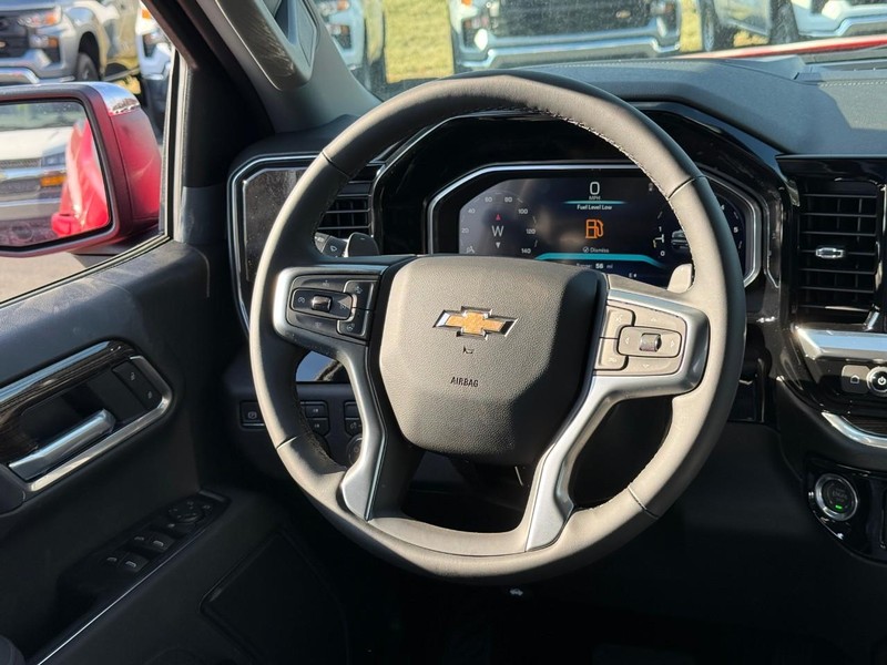 Chevrolet Silverado 1500 Vehicle Full-screen Gallery Image 7