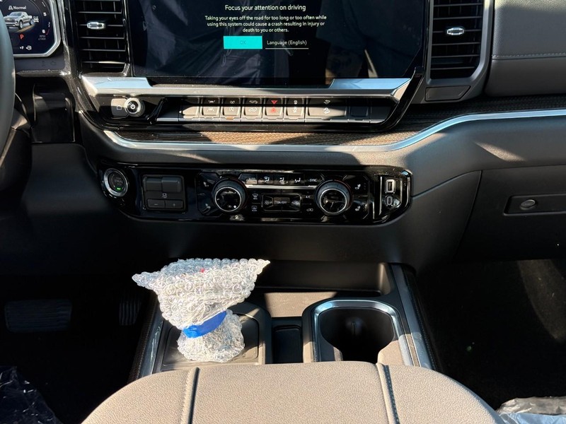 Chevrolet Silverado 1500 Vehicle Full-screen Gallery Image 9