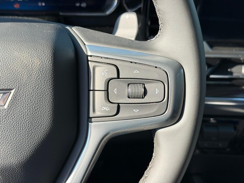 Chevrolet Silverado 1500 Vehicle Full-screen Gallery Image 12