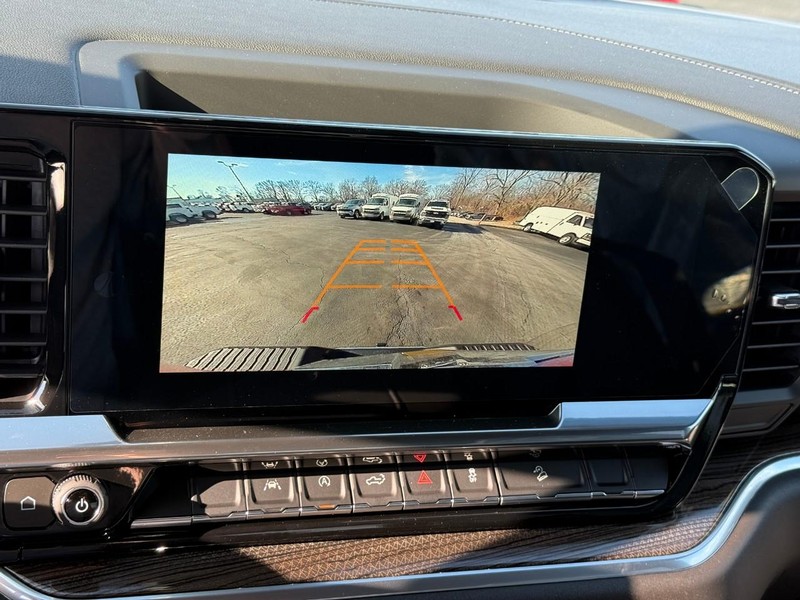 Chevrolet Silverado 1500 Vehicle Full-screen Gallery Image 14