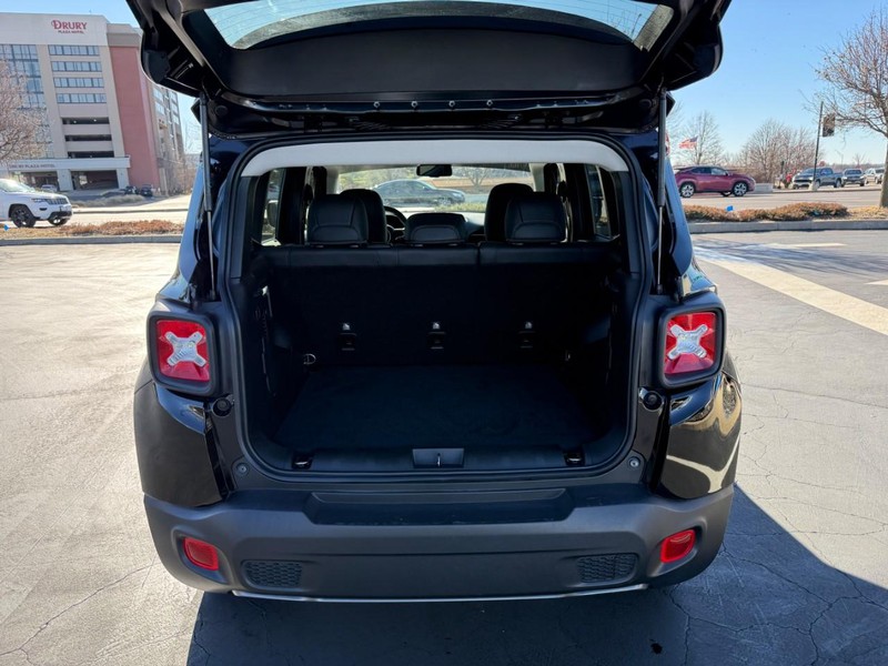 Jeep Renegade Vehicle Full-screen Gallery Image 5