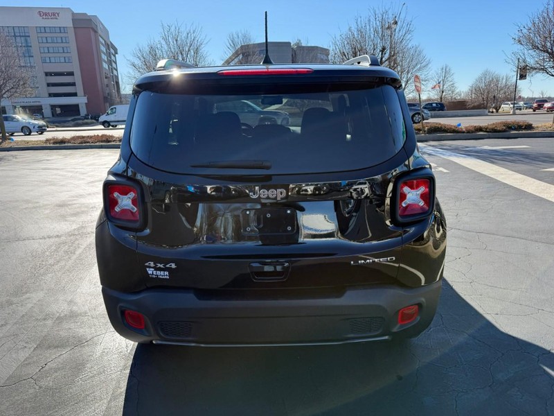 Jeep Renegade Vehicle Full-screen Gallery Image 6