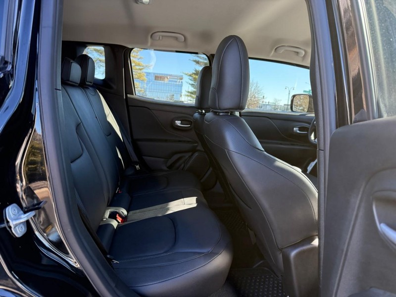 Jeep Renegade Vehicle Full-screen Gallery Image 10