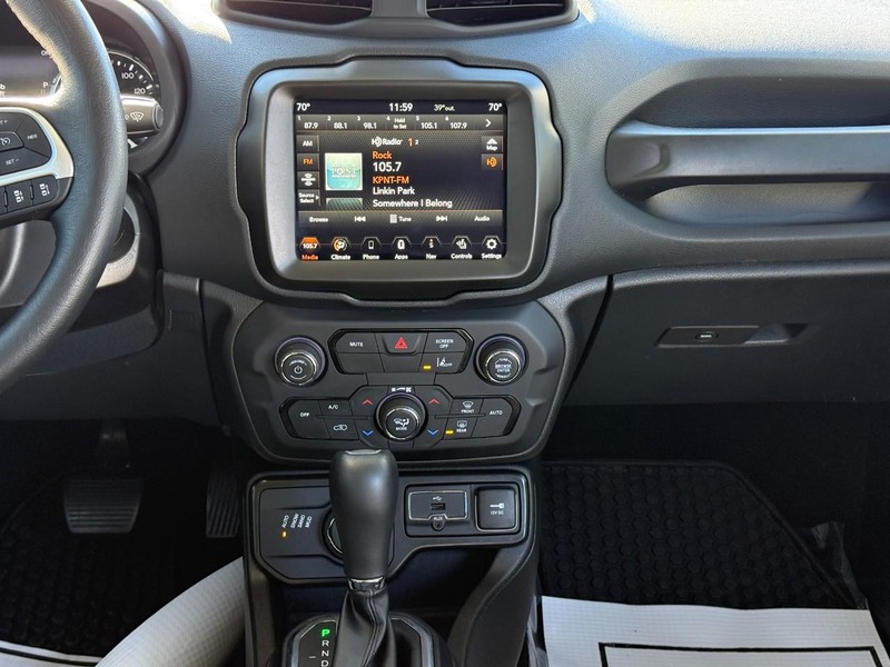 Jeep Renegade Vehicle Full-screen Gallery Image 14