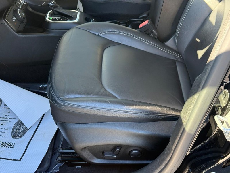 Jeep Renegade Vehicle Full-screen Gallery Image 17