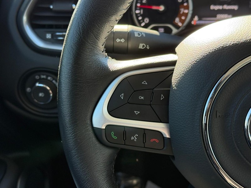 Jeep Renegade Vehicle Full-screen Gallery Image 19