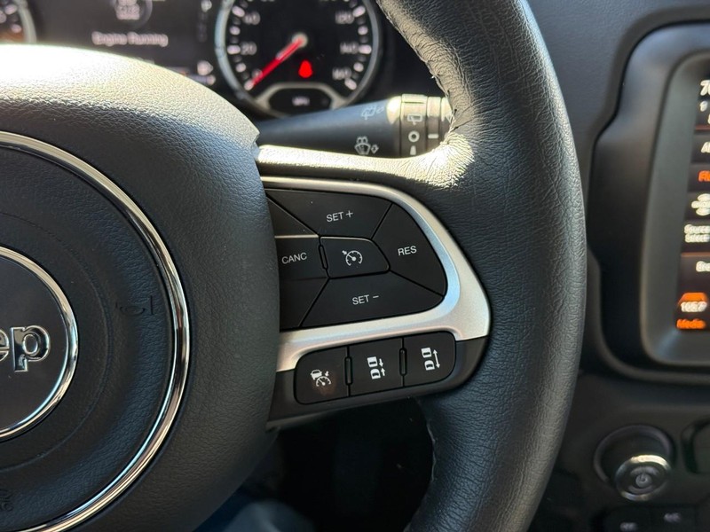 Jeep Renegade Vehicle Full-screen Gallery Image 20