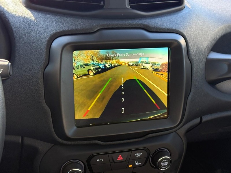 Jeep Renegade Vehicle Full-screen Gallery Image 24