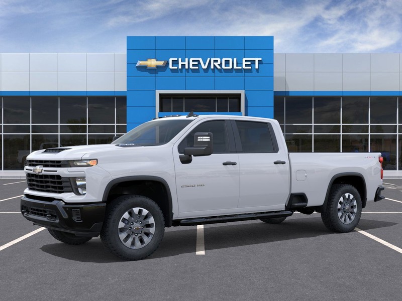 Chevrolet Silverado 2500HD Vehicle Full-screen Gallery Image 2