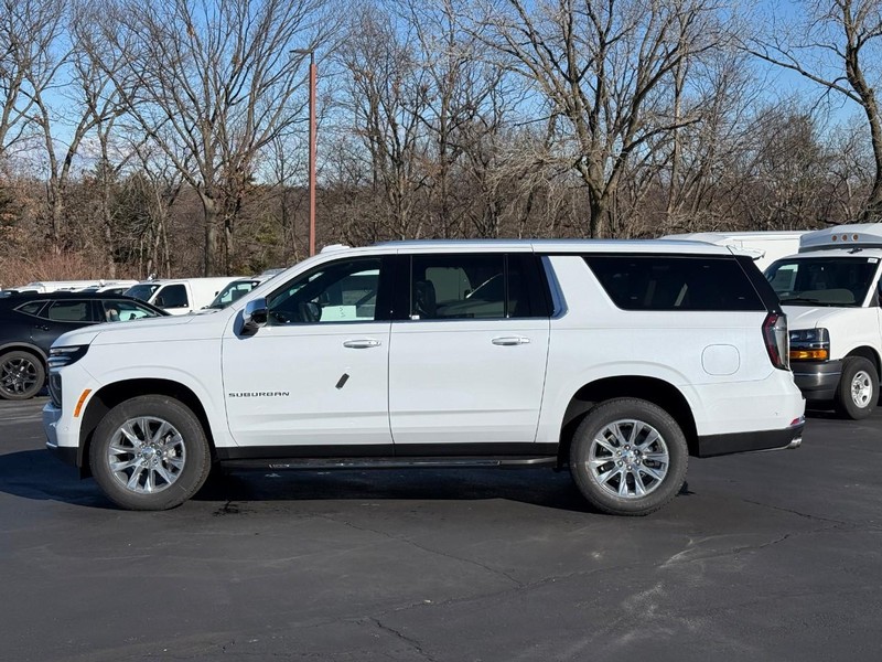Chevrolet Suburban Vehicle Full-screen Gallery Image 2