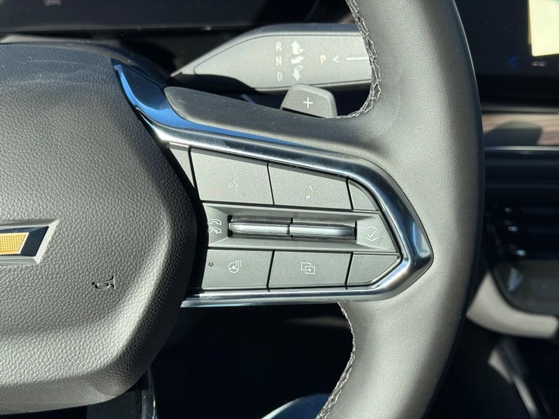 Chevrolet Suburban Vehicle Full-screen Gallery Image 13