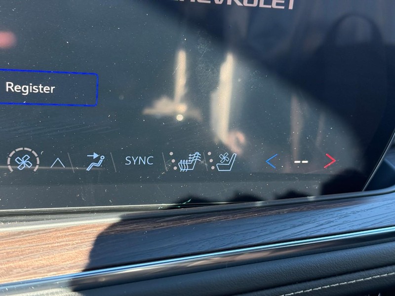 Chevrolet Suburban Vehicle Full-screen Gallery Image 14