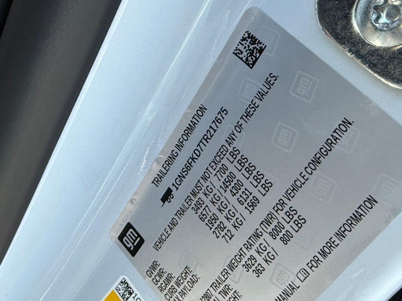 Chevrolet Suburban Vehicle Full-screen Gallery Image 16