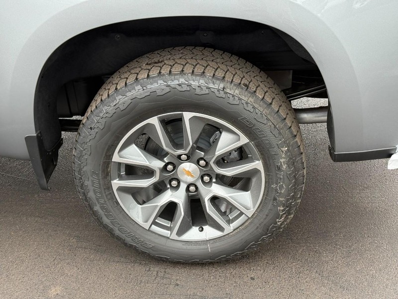 Chevrolet Silverado 1500 Vehicle Full-screen Gallery Image 4