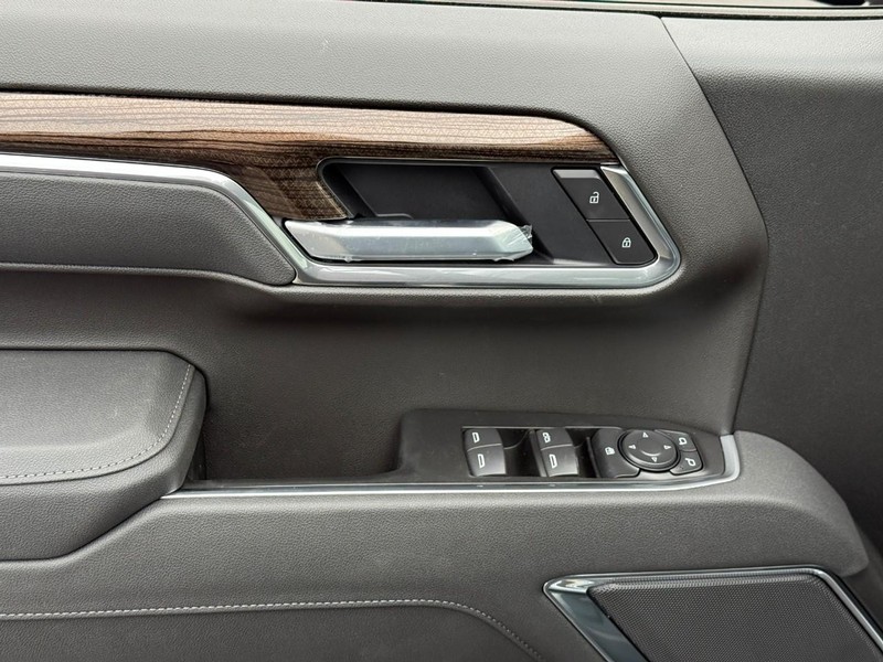 Chevrolet Silverado 1500 Vehicle Full-screen Gallery Image 11