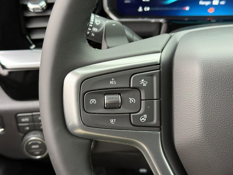 Chevrolet Silverado 1500 Vehicle Full-screen Gallery Image 12