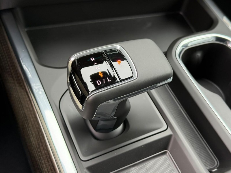 Chevrolet Silverado 1500 Vehicle Full-screen Gallery Image 14