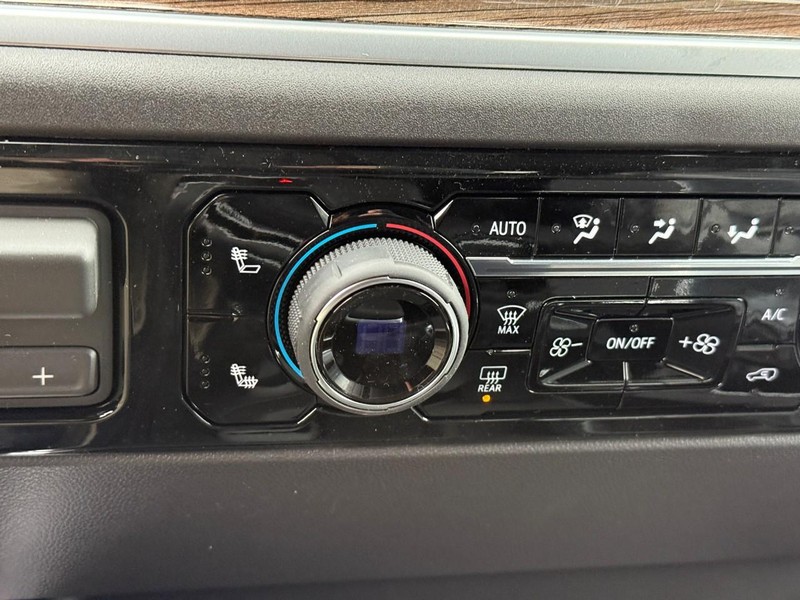 Chevrolet Silverado 1500 Vehicle Full-screen Gallery Image 15