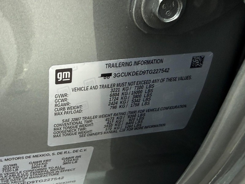 Chevrolet Silverado 1500 Vehicle Full-screen Gallery Image 17