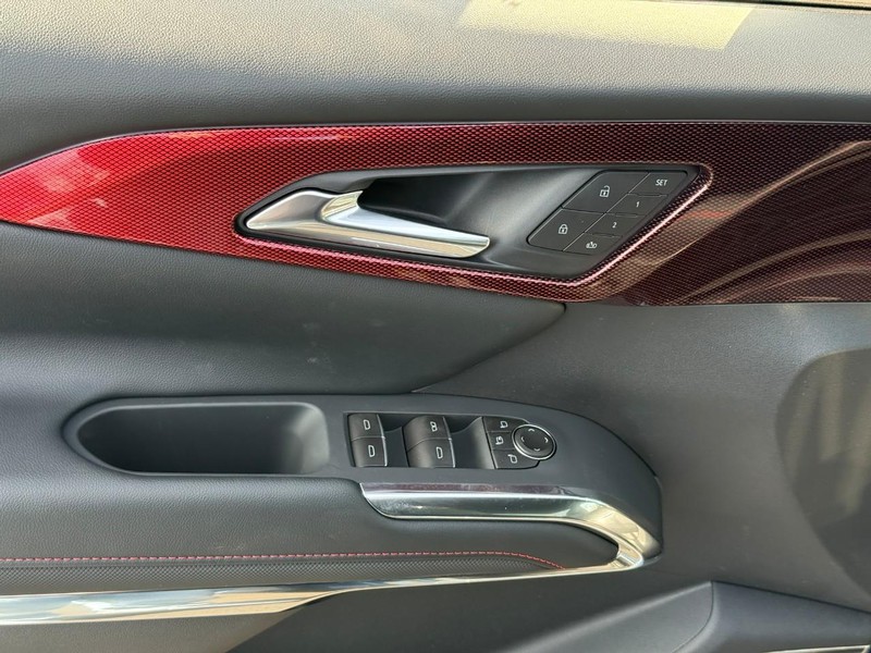 Chevrolet Traverse Vehicle Full-screen Gallery Image 12