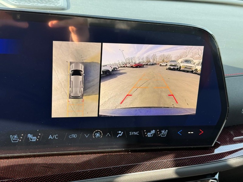 Chevrolet Traverse Vehicle Full-screen Gallery Image 19