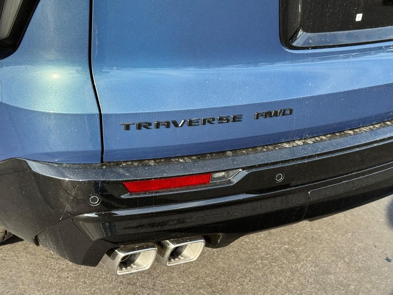 Chevrolet Traverse Vehicle Full-screen Gallery Image 4