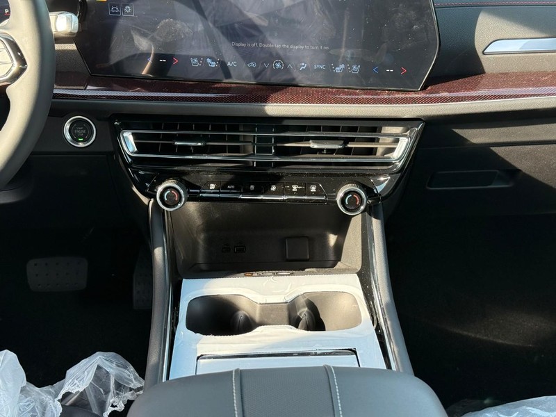 Chevrolet Traverse Vehicle Full-screen Gallery Image 10