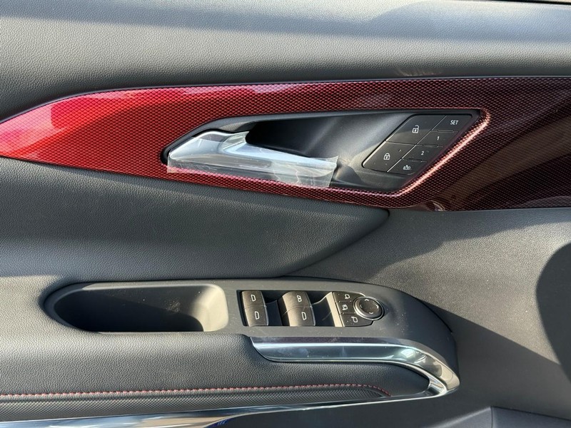 Chevrolet Traverse Vehicle Full-screen Gallery Image 11