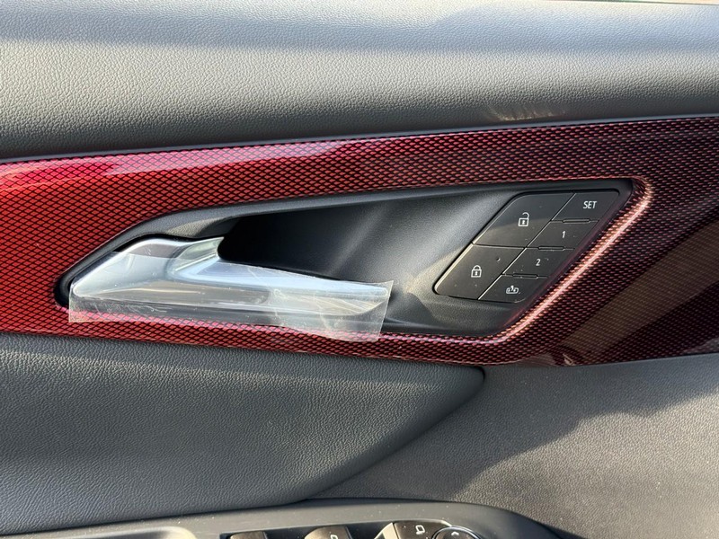 Chevrolet Traverse Vehicle Full-screen Gallery Image 12