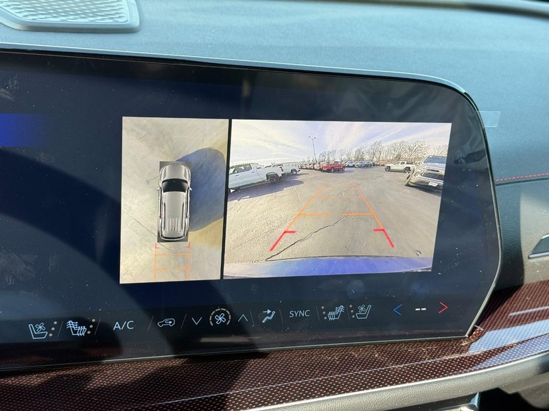 Chevrolet Traverse Vehicle Full-screen Gallery Image 16