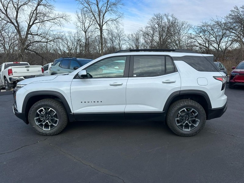 Chevrolet Equinox Vehicle Full-screen Gallery Image 2