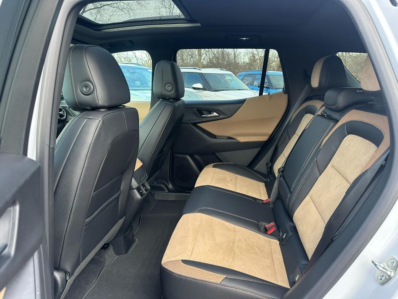 Chevrolet Equinox Vehicle Full-screen Gallery Image 4