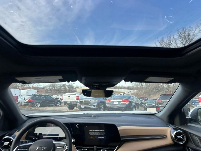 Chevrolet Equinox Vehicle Full-screen Gallery Image 6