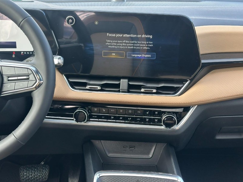 Chevrolet Equinox Vehicle Full-screen Gallery Image 9