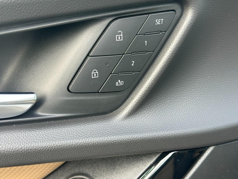 Chevrolet Equinox Vehicle Full-screen Gallery Image 12