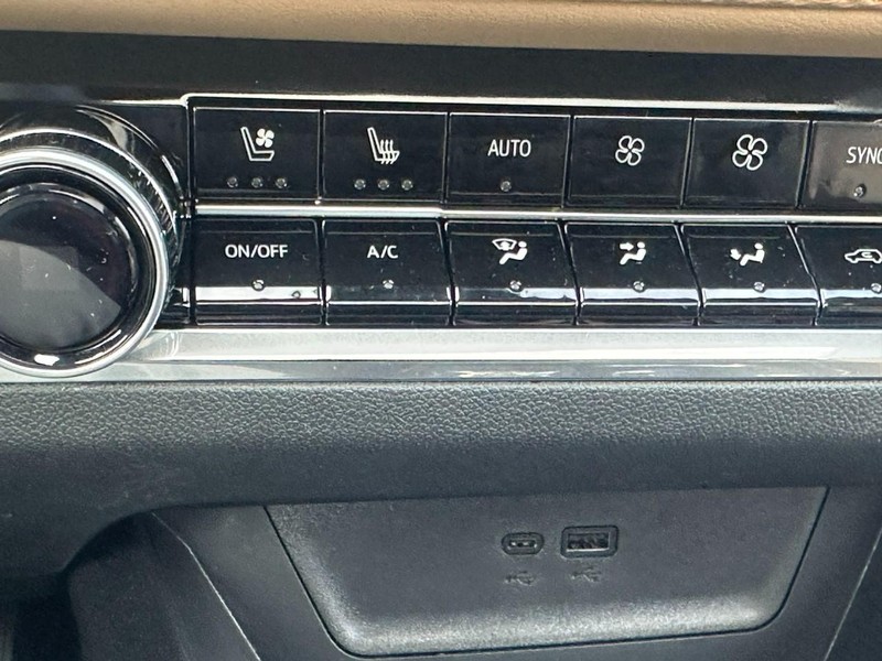 Chevrolet Equinox Vehicle Full-screen Gallery Image 16