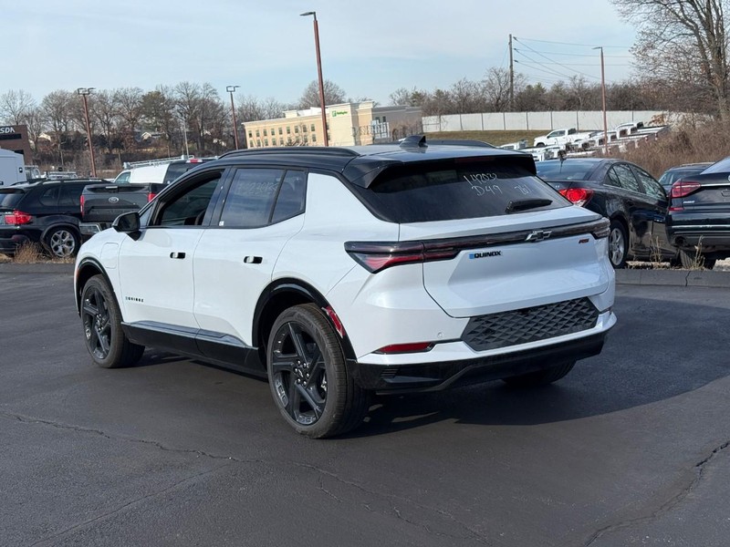 Chevrolet Equinox EV Vehicle Full-screen Gallery Image 3